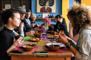 Free daily continental breakfast  - Azul Cielo Hostel (Oaxaca)