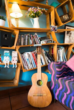 Library - Azul Cielo Hostel (Oaxaca)