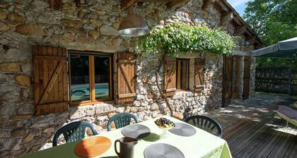 Maison de Vacances ArdĂšche Piscine