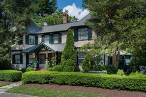Front of property - Pinecrest Bed & Breakfast (Asheville)