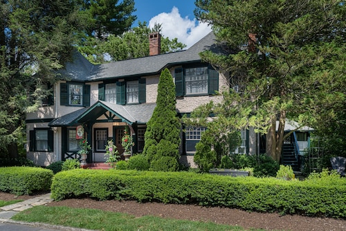 Pinecrest Bed & Breakfast