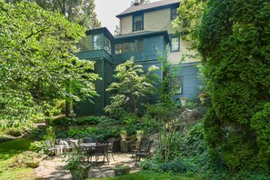 Property grounds - Pinecrest Bed & Breakfast (Asheville)