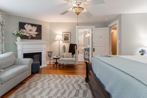 Room, 1 King Bed (Wible Suite) | Premium bedding, individually decorated, individually furnished - Pinecrest Bed & Breakfast (Asheville)