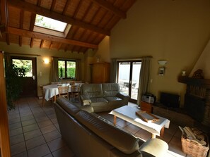 TV, fireplace, stereo