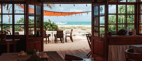Café da manhã, almoço e jantar; culinária regional