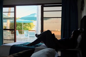 Habitación Deluxe, vista al mar | 1 habitación, ropa de cama de alta calidad y edredón 