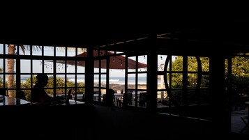 Breakfast, lunch, dinner served; Regional cuisine 