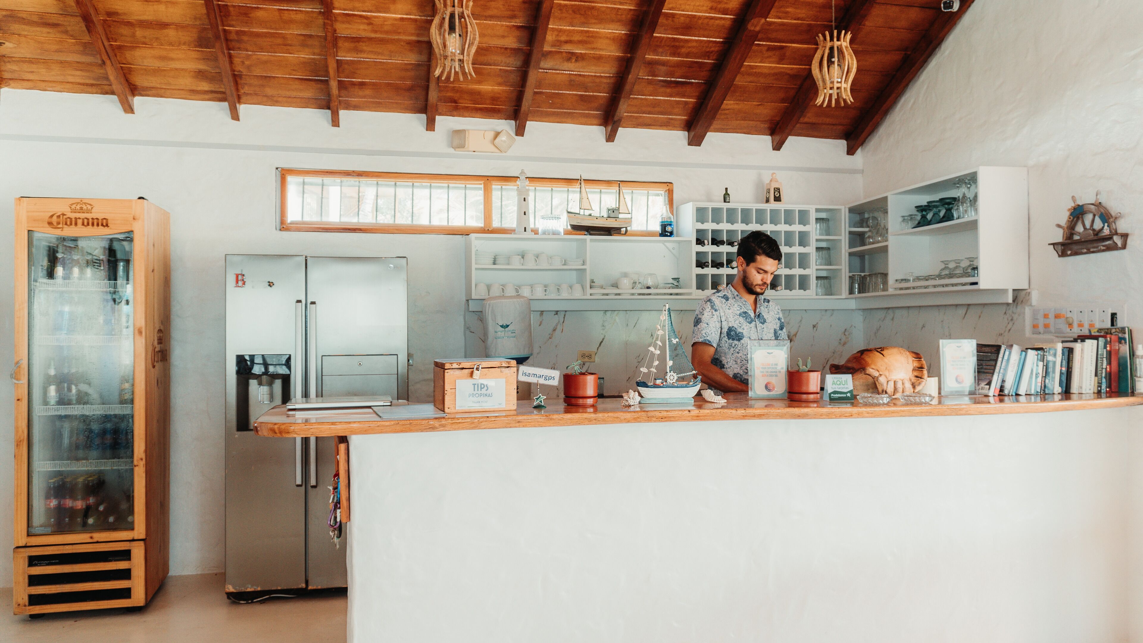 breakfast, lunch, dinner served; regional cuisine