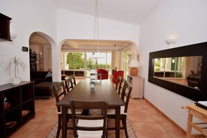 Dining - Villa in Albufeira with Pool & Ocean Views (Albufeira)