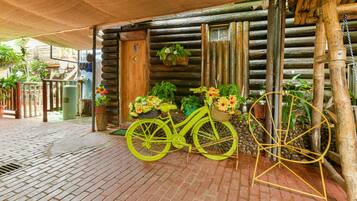 Comfort Double Room, Private Bathroom | 1 bedroom, individually decorated, iron/ironing board, free WiFi