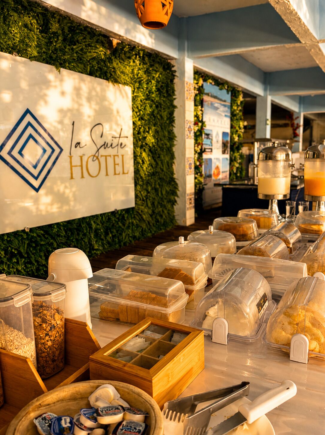 Café da manhã com buffet grátis todos os dias
