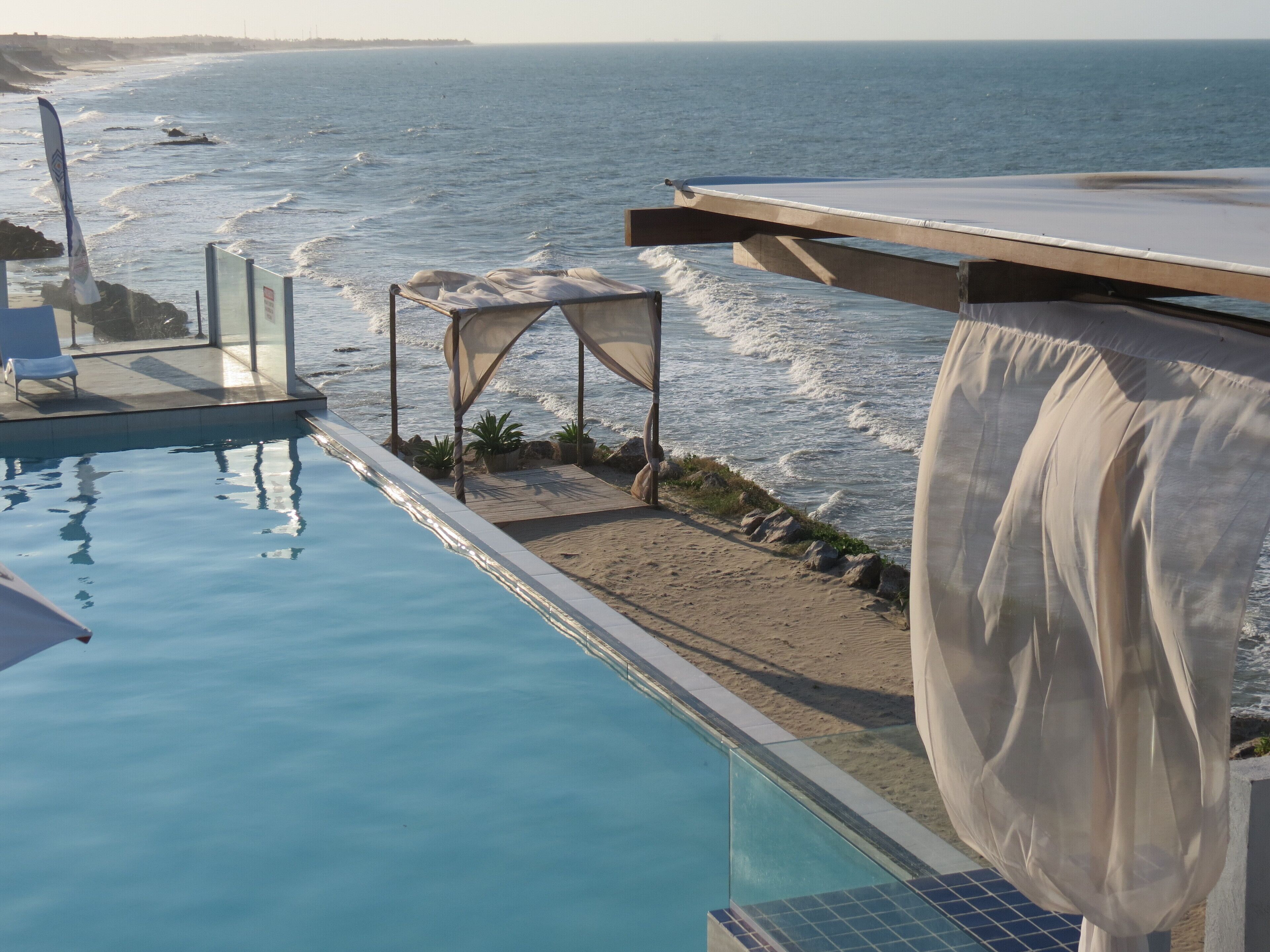 4 outdoor pools, open 9:00 AM to 9:30 PM, pool umbrellas, sun loungers