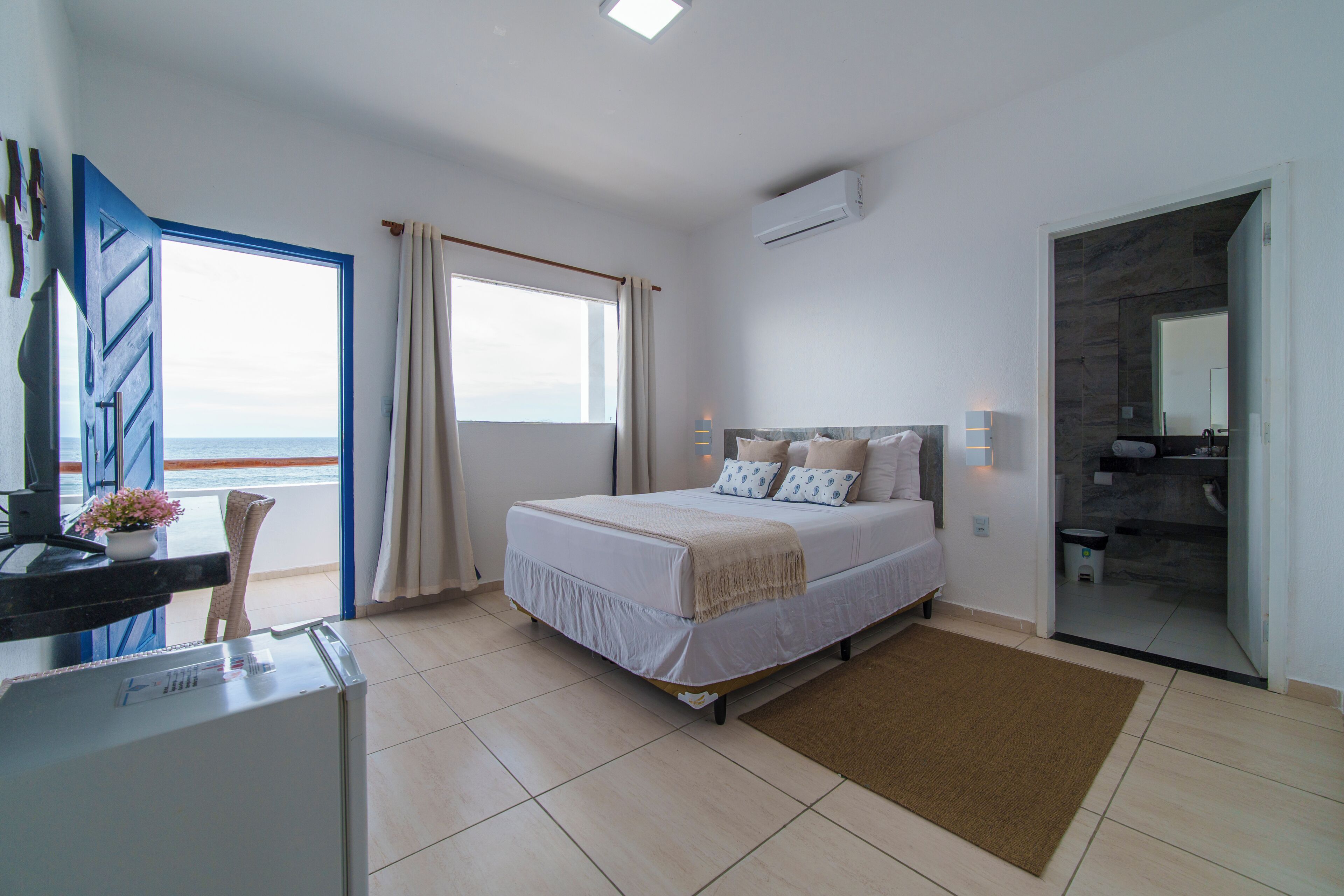 Superior Twin Room, Patio | Hypo-allergenic bedding, minibar, laptop workspace, rollaway beds