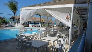 Café da manhã, almoço e jantar; culinária regional 