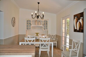 Dining - Villa in Vilamoura with Private Pool (Vilamoura)