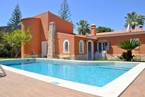 Pool - Villa in Vilamoura with Private Pool (Vilamoura)