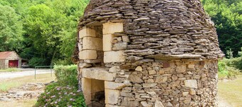 Charming chalet with swimming pool