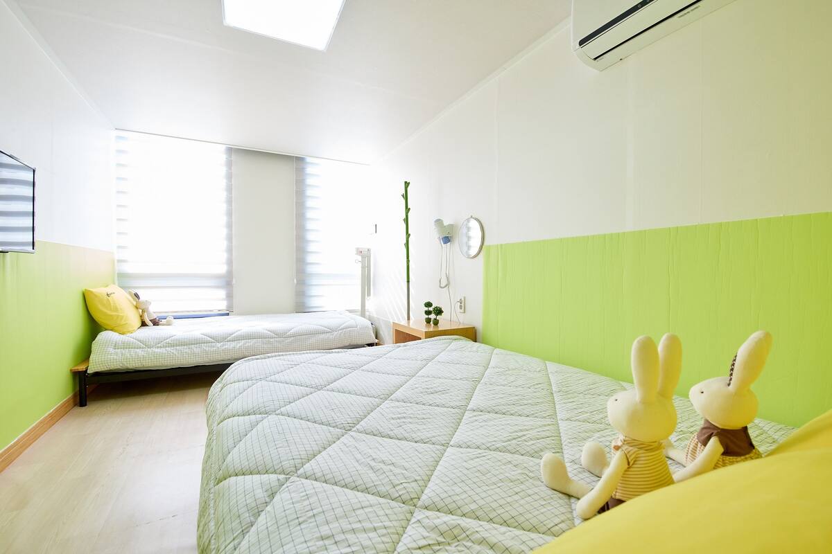 Basic Triple Room, City View | Blackout drapes, soundproofing, WiFi (free)