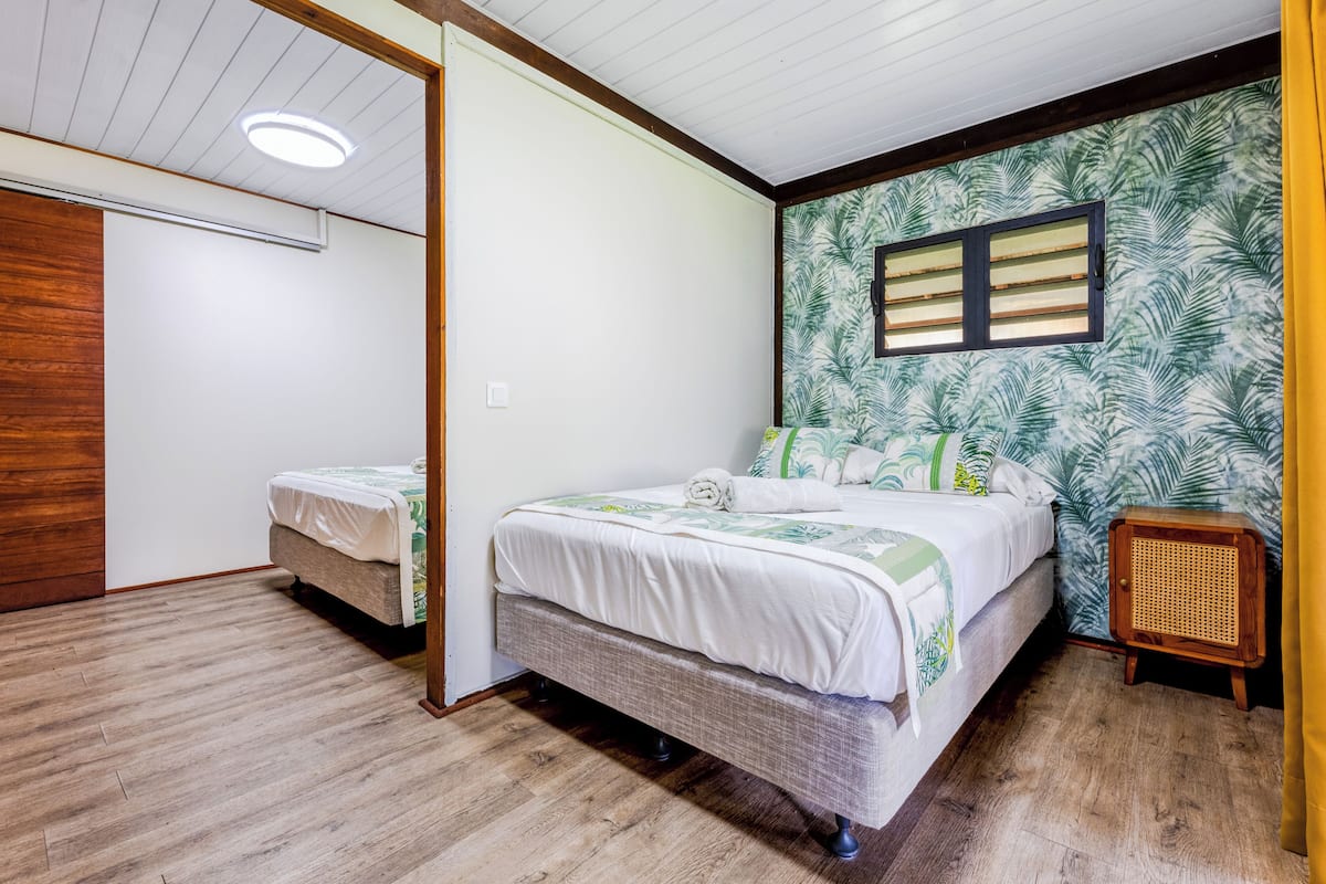 1 bedroom, premium bedding, Select Comfort beds, blackout drapes
