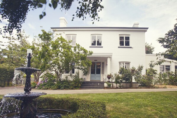 Façana frontal de l'allotjament