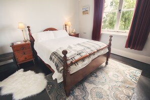 Deluxe Room, 1 Queen Bed | Premium bedding, soundproofing, iron/ironing board, free WiFi - Boscobel of Tasmania (West Ulverstone)