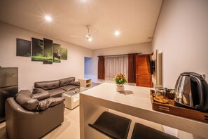 Habitació | Sala d'estar | Televisor de pantalla plana de 34 polzades amb canals digitals 