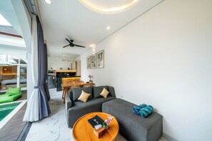 Vil·la de luxe | Sala d'estar | Televisor de pantalla plana de 34 polzades amb canals digitals 