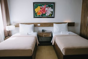 Deluxe Room, 2 Single Beds | Desk, soundproofing, iron/ironing board, free WiFi - Leope Hotel (Mandaue)