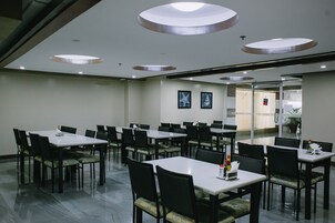 매일 현지식 아침 식사 유료