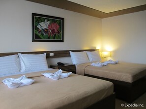 Family Quadruple Room | Desk, soundproofing, iron/ironing board, free WiFi - Leope Hotel (Mandaue)