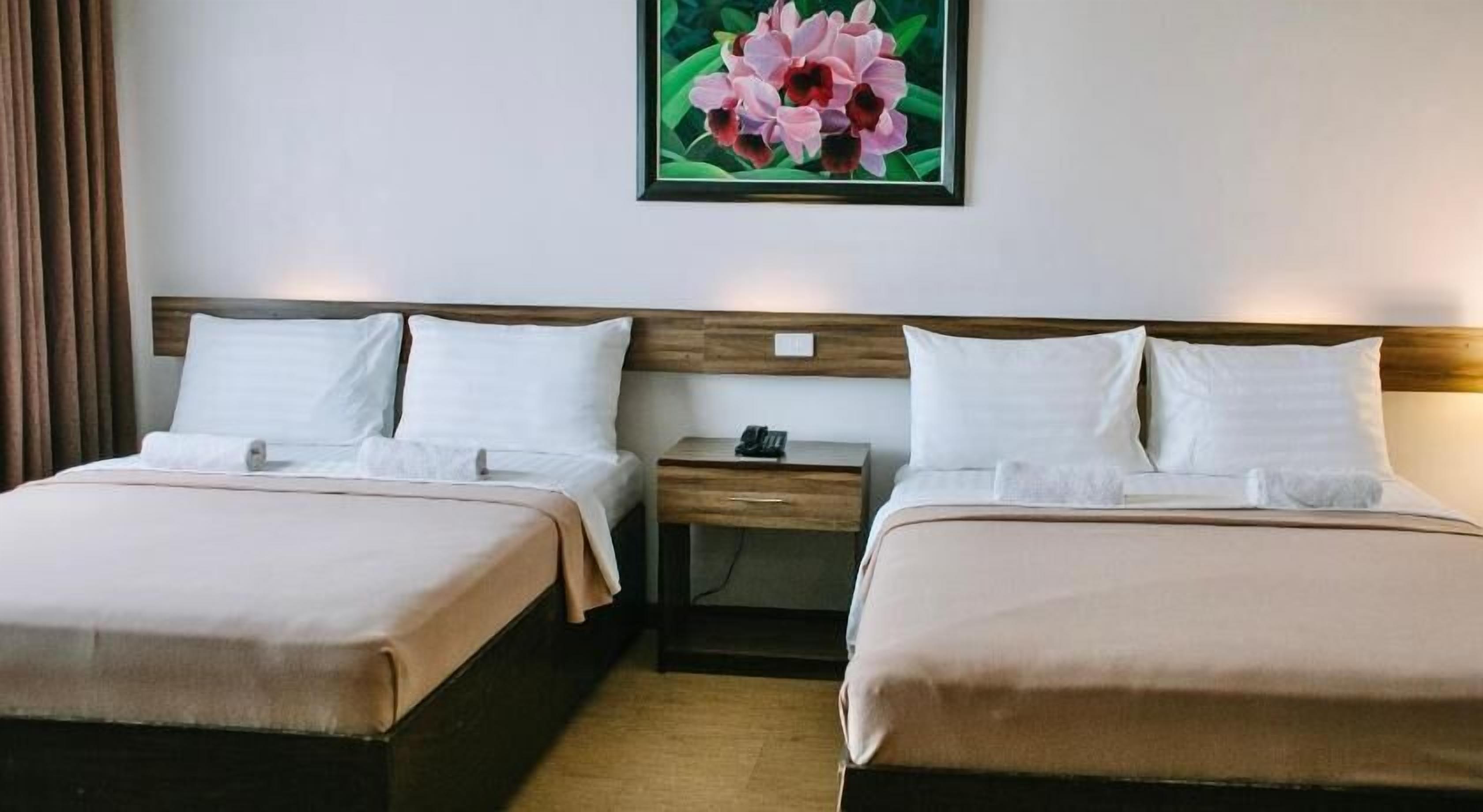 Desk, soundproofing, iron/ironing board, free WiFi