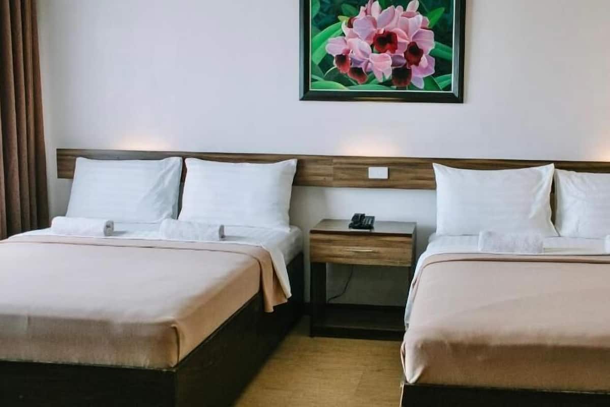 Schreibtisch, schallisolierte Zimmer, Bügeleisen/Bügelbrett