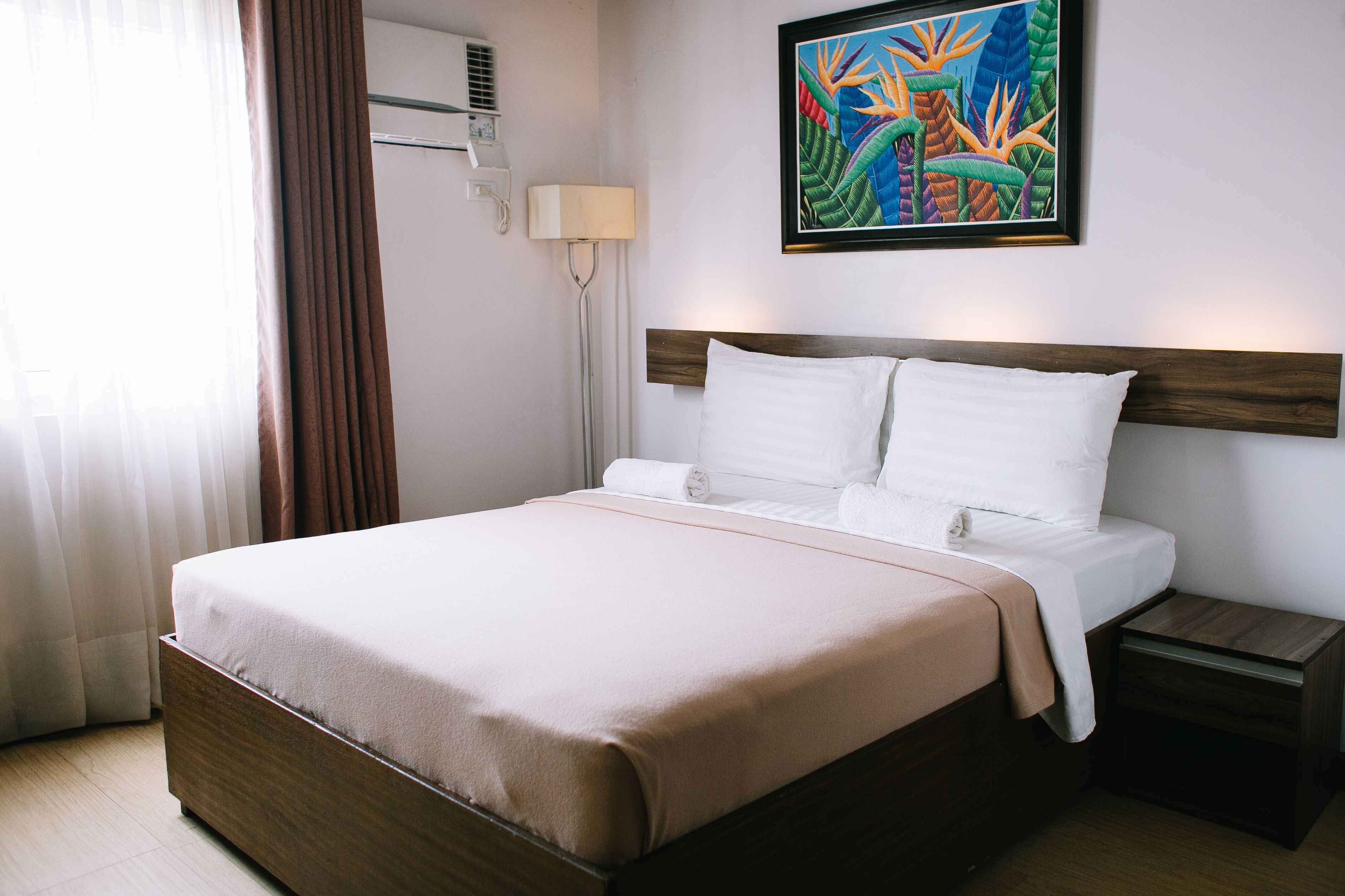 deluxe room, 1 queen bed | 1 bedroom, desk, soundproofing, iron/ironing board