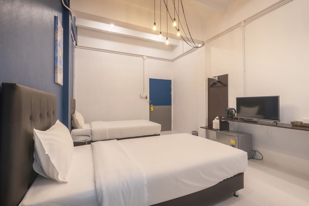 Superior Twin Room | Desk, free WiFi, bed sheets