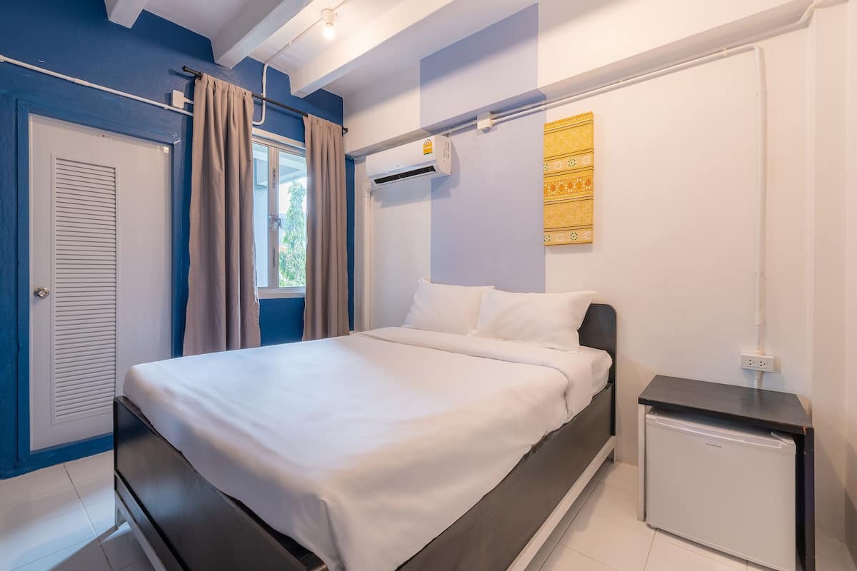 Standard Double Room | Desk, free WiFi, bed sheets