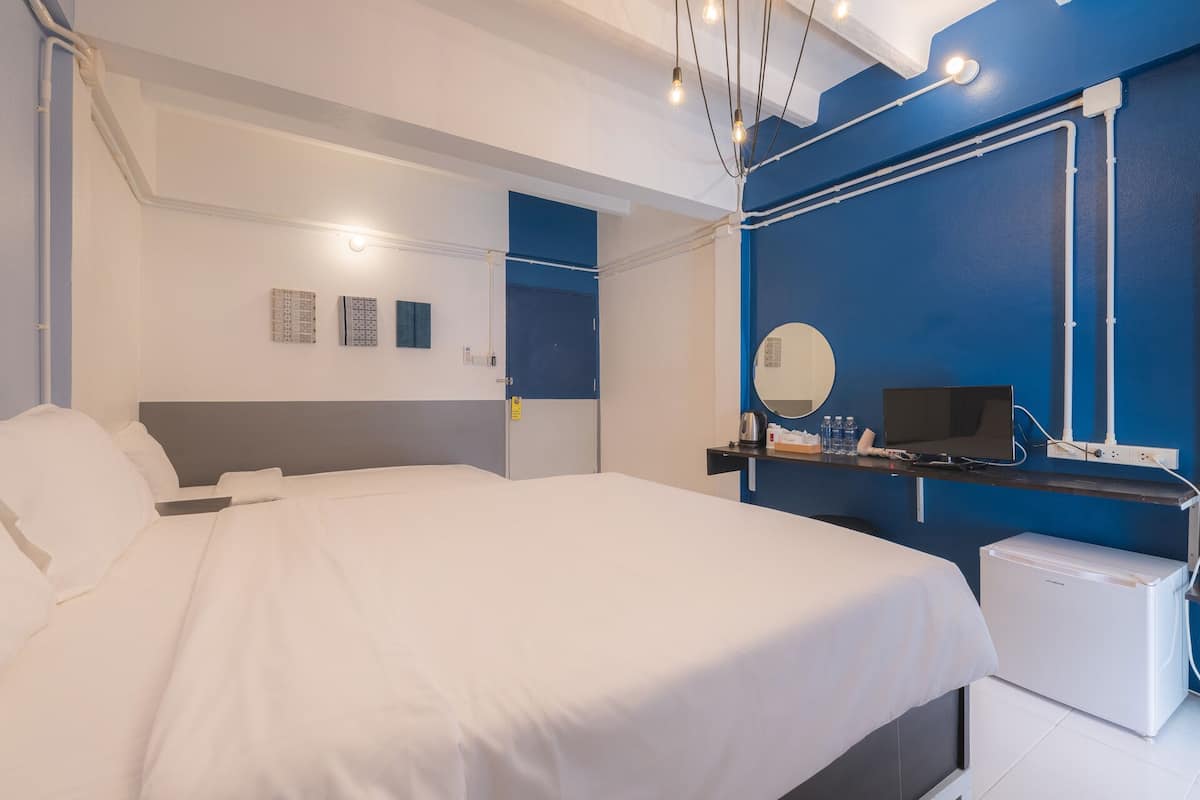 Superior Triple Room | Desk, free WiFi, bed sheets