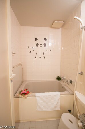 Stadtwohnung | Badezimmer | Badewanne und Dusche (separat), Komfortbadewanne