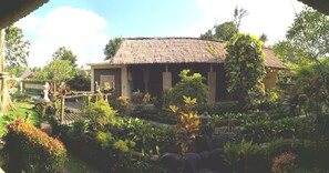 Salas de tratamiento para parejas, tina de hidromasaje y aromaterapia