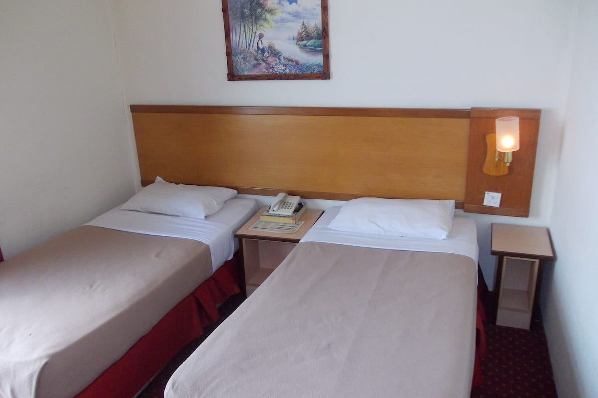 Twin Room | Desk, iron/ironing board (on request), free WiFi