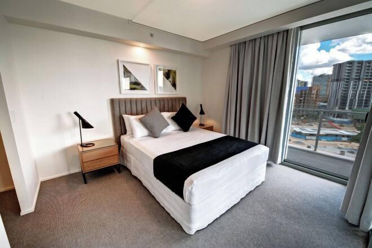 Iron/ironing board, cribs (surcharge), WiFi (free)