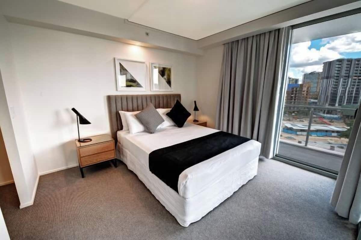 1 bedroom, individually decorated, individually furnished