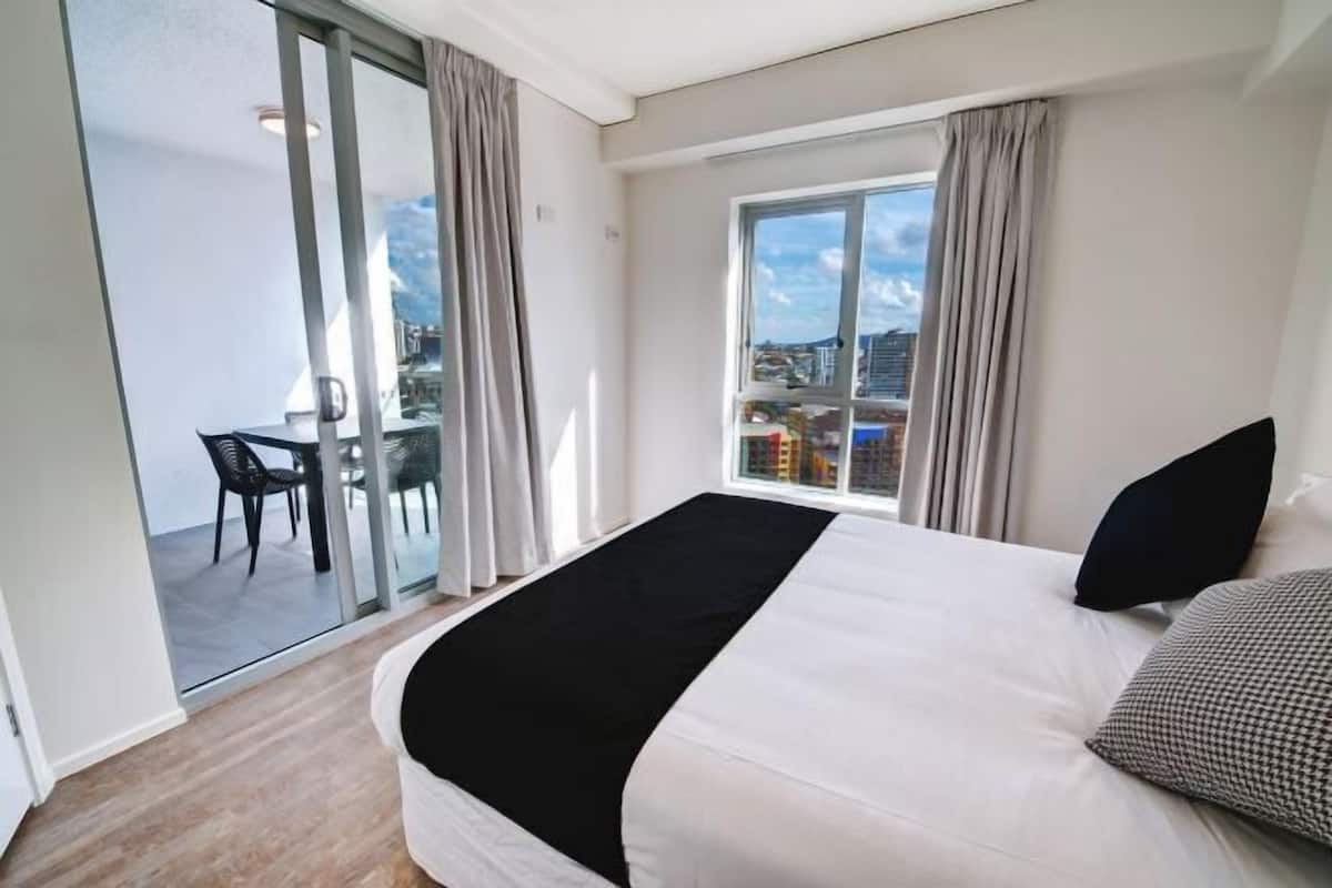 1 bedroom, individually decorated, individually furnished