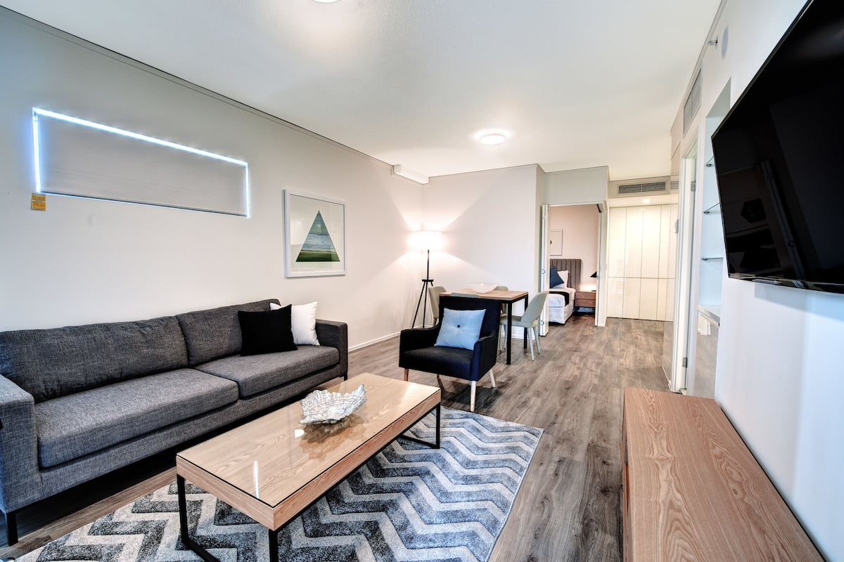 Apartment, 2 Bedrooms | Living area
