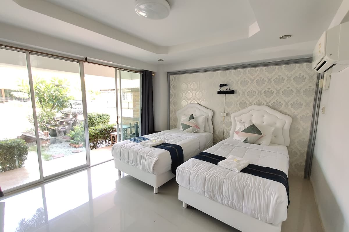 Rollaway beds, free WiFi