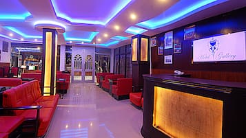 Lobby lounge