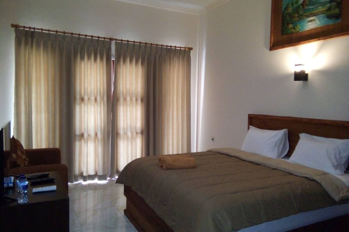 Phòng đôi Deluxe, 1 giường cỡ king, quang cảnh núi, khu vực vườn | Truy cập Internet không dây miễn phí, bộ trải giường 