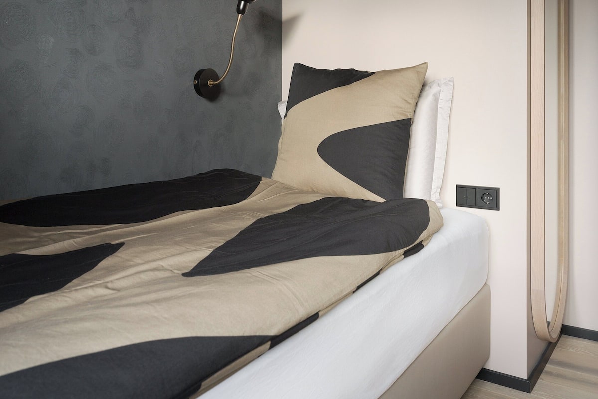 Standaard eenpersoonskamer | 1 slaapkamer, een kluis op de kamer, een bureau, geluiddichte muren