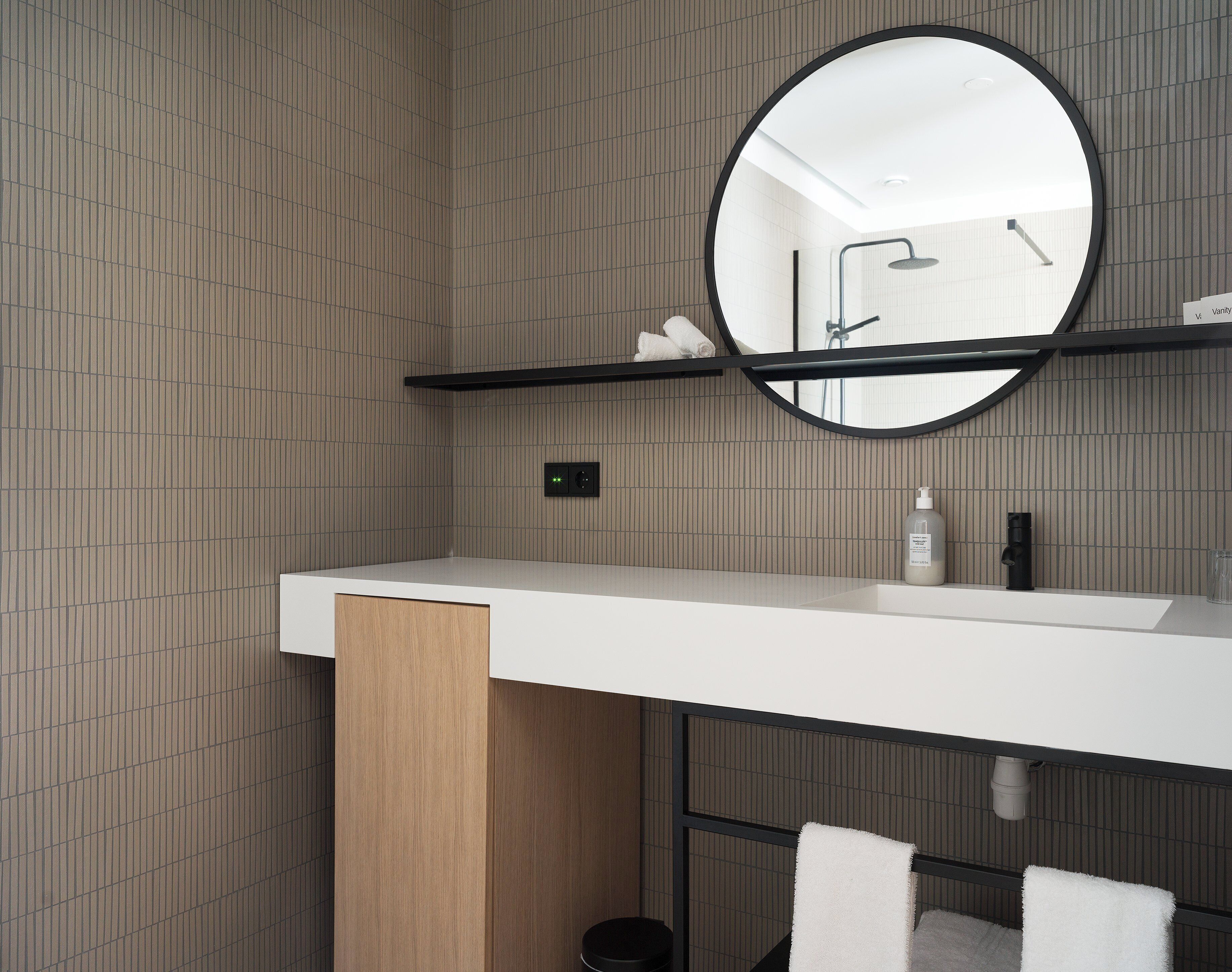 suite | bathroom | shower, free toiletries, hair dryer, towels