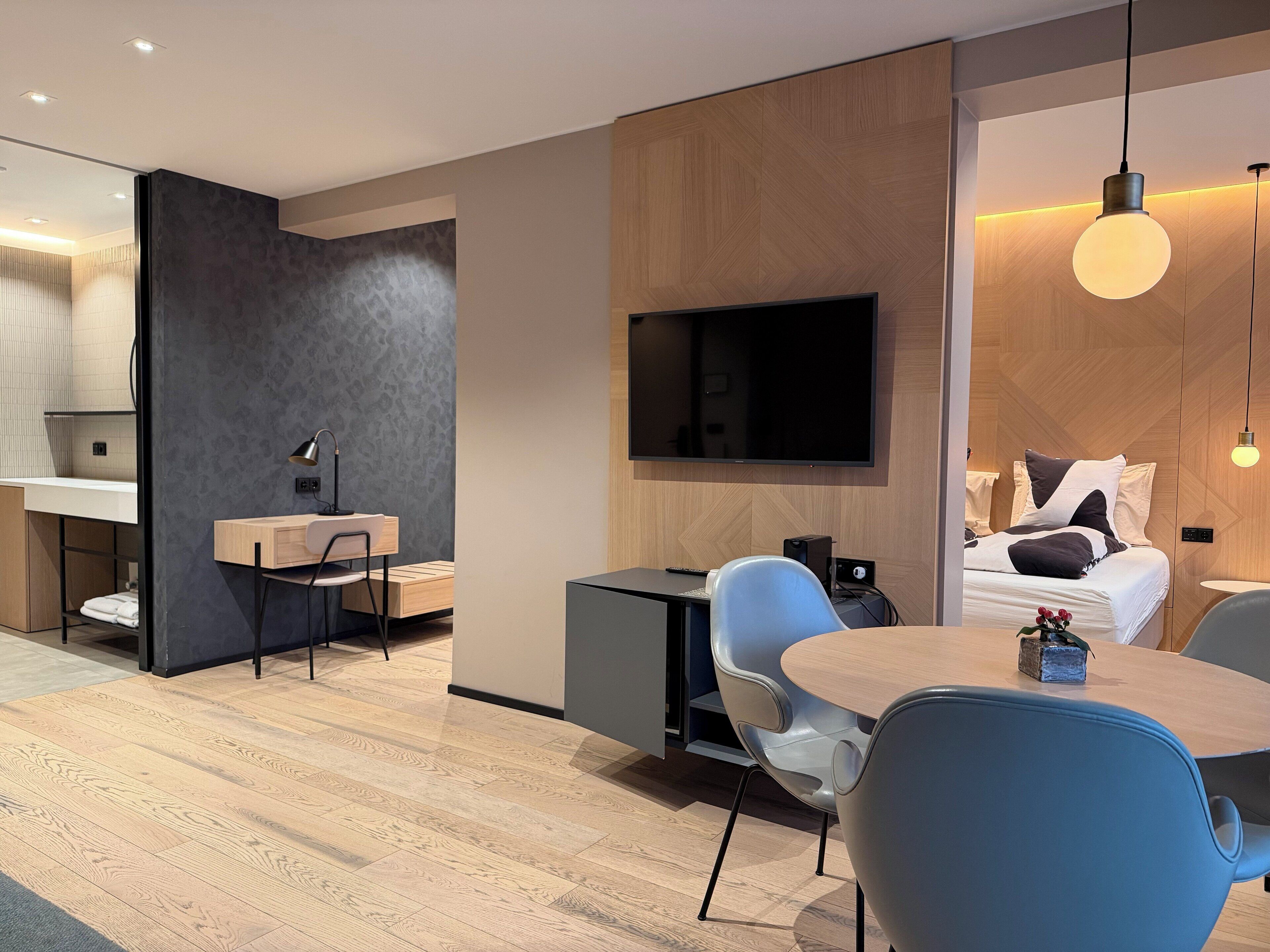 Suite | In-room safe, desk, soundproofing, iron/ironing board