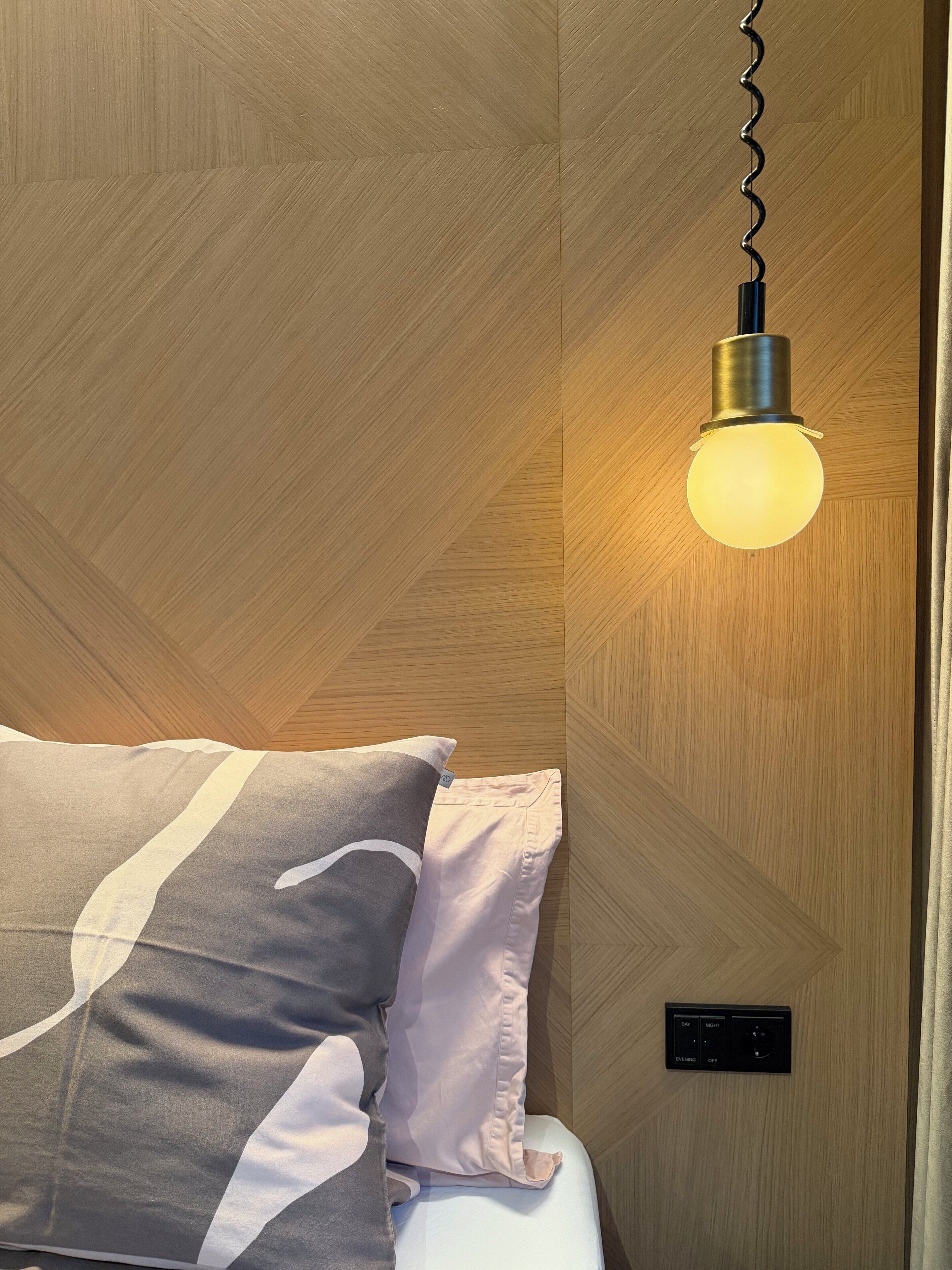 房內夾萬、書桌、隔音、熨斗/熨衫板